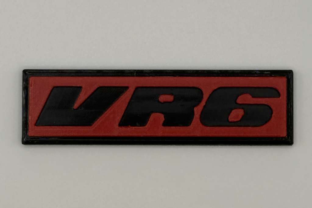 VW Schriftzug zum Aufkleben im 16V-Style – Schwarz/Rot – für Golf 2, Tuning & Klassiker